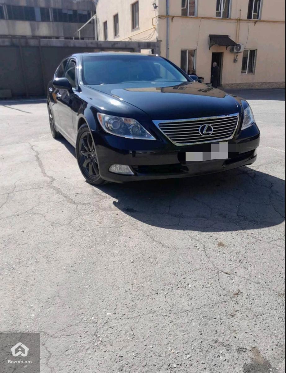 Lexus LS 460 - image 1