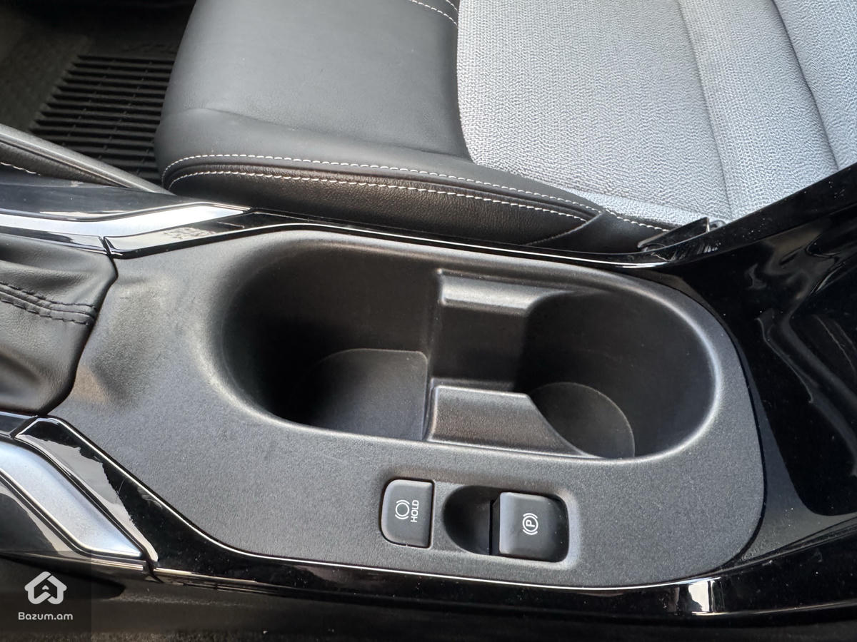 toyota Corolla Hatchback  - image 11