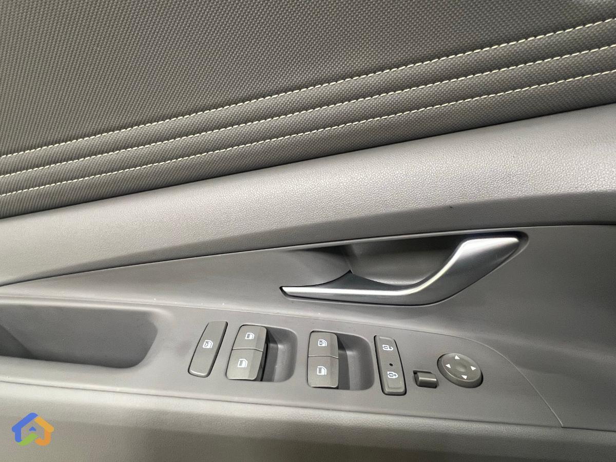 Hyundai Elantra Sel Plus - image 3