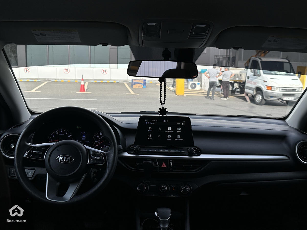Kia Forte - image 8