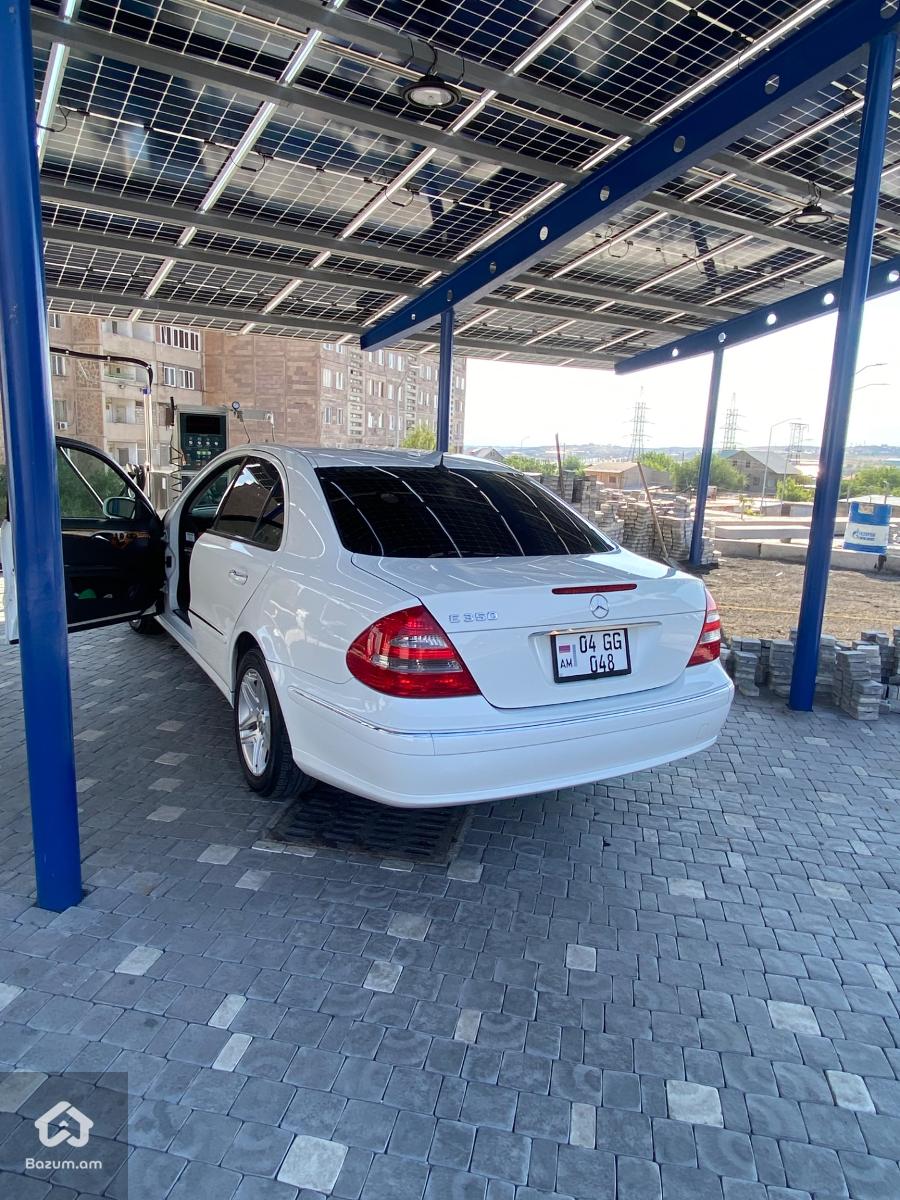 W211 Mersedes  - image 2