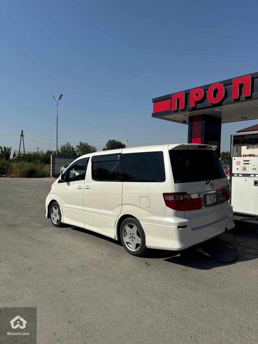 Toyota Alphard - image 4