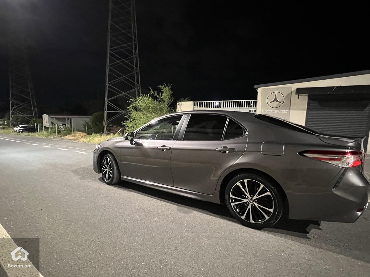 Toyota Camry 2018 - image 6