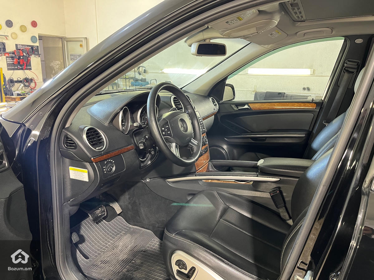 Mercedes Benz GL 450 - image 12