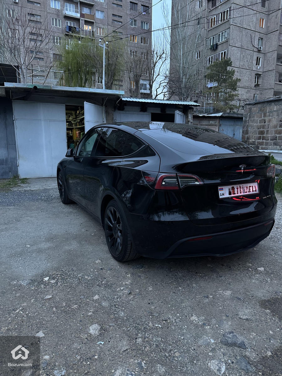 Tesla Model Y Long Range - image 8