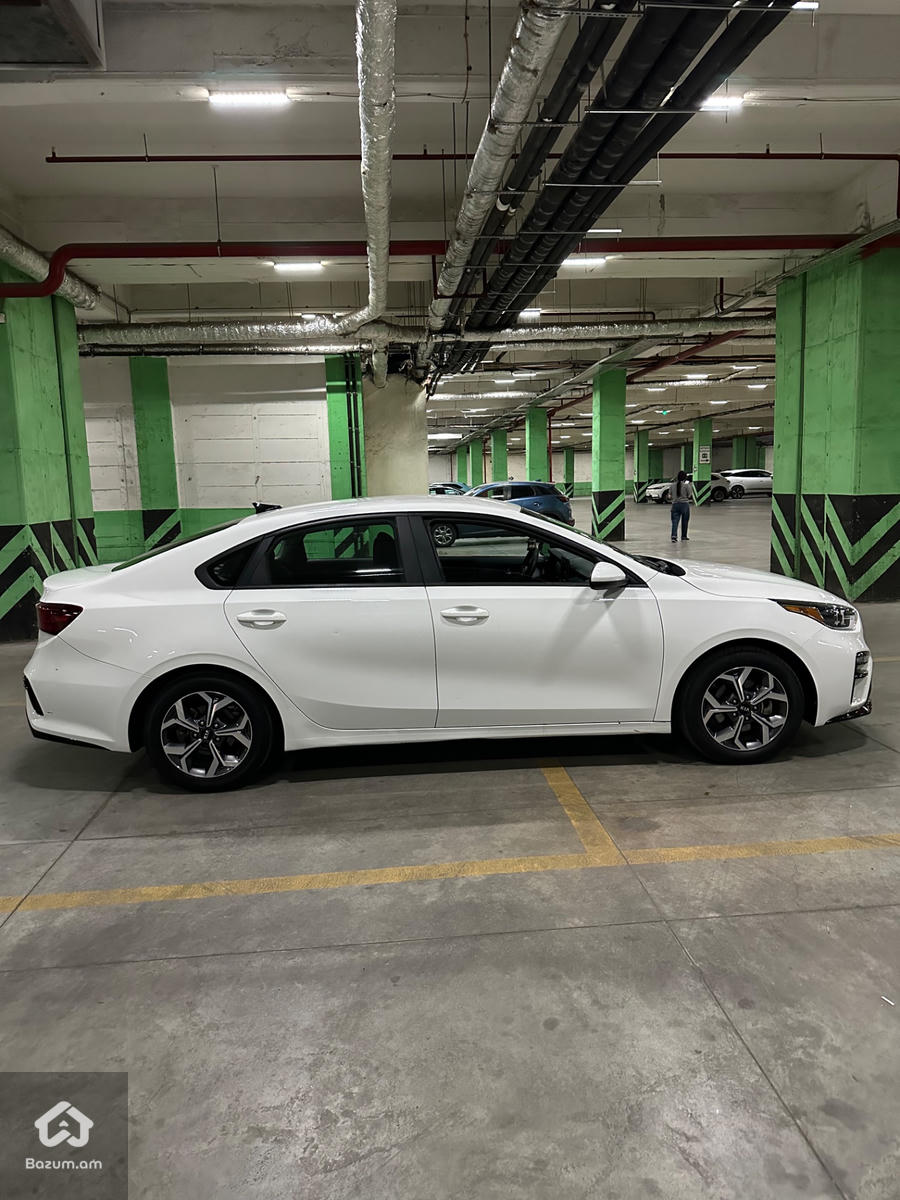 Kia Forte - image 4