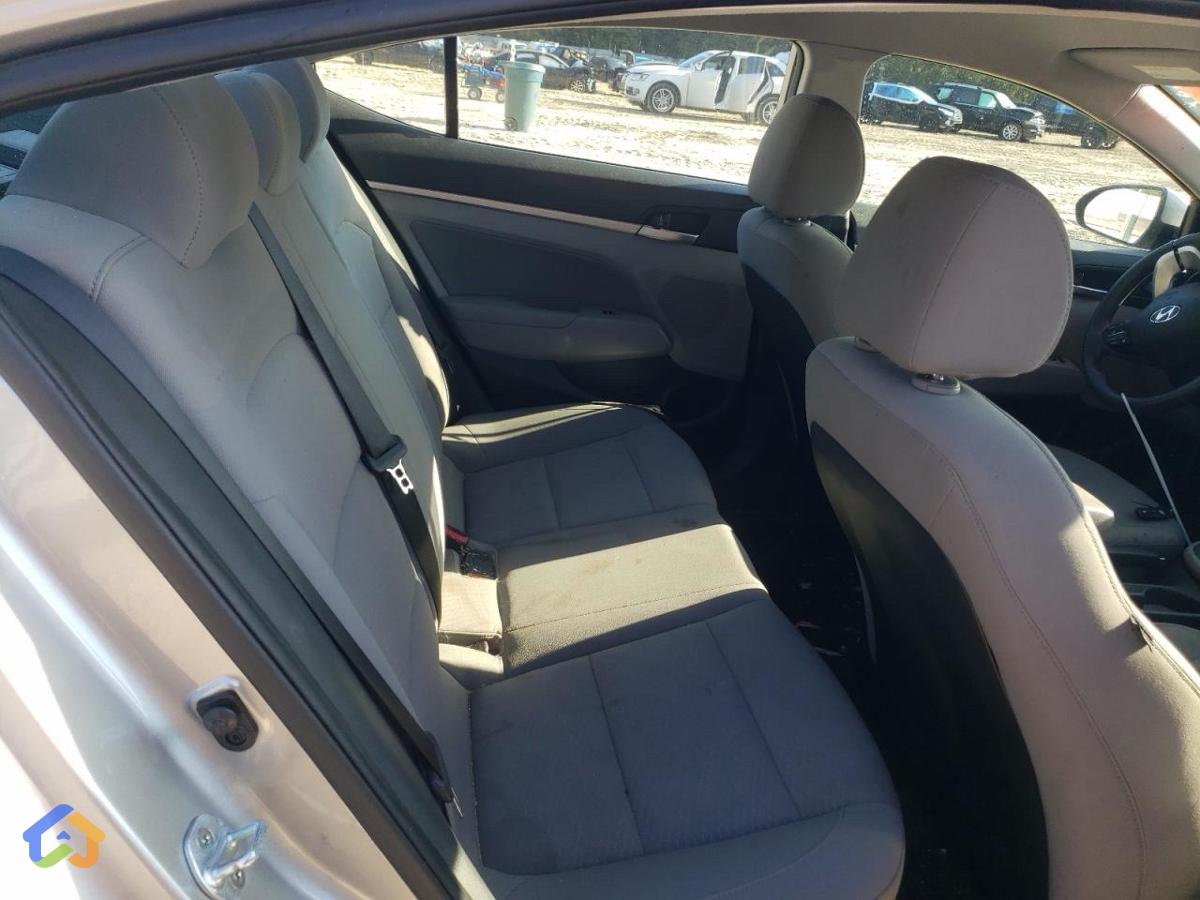 Hyundai Elantra Sel - image 8