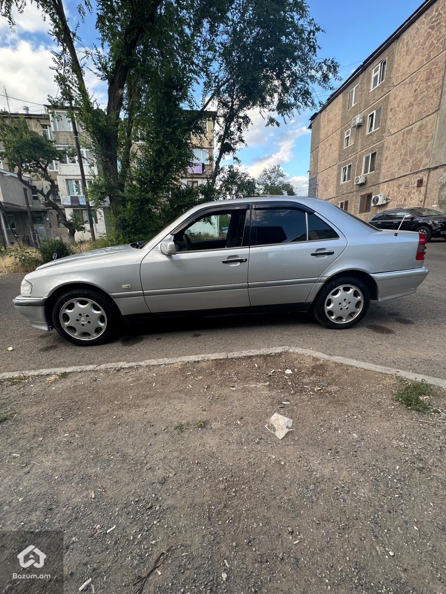 Mercedes benz C230 - image 5