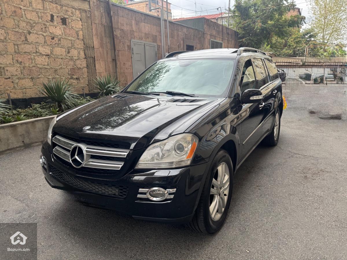 Mercedes GL450 4Matic - image 1