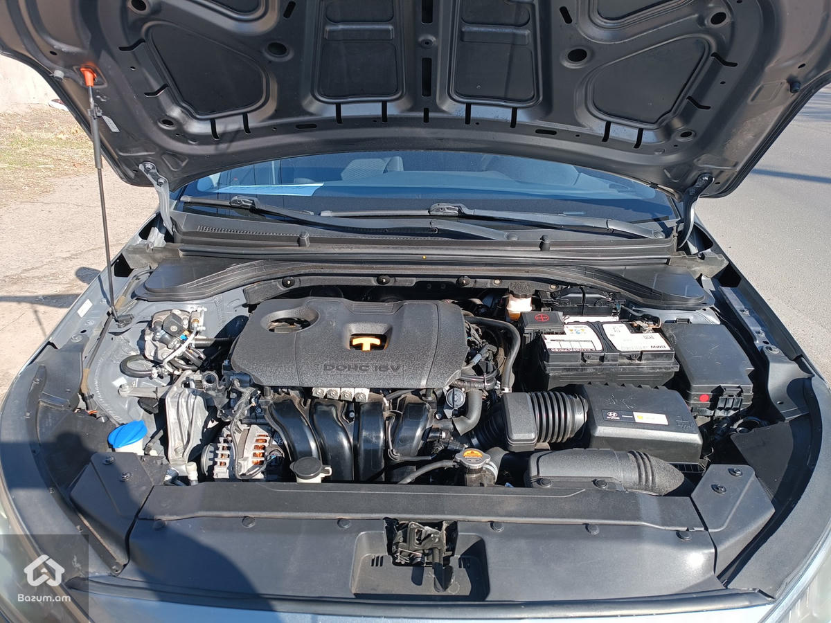 HYUNDAI ELANTRA  - image 7