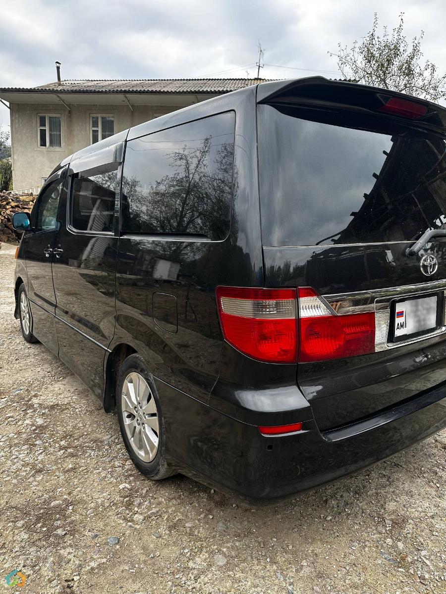 Toyota Alphard - image 7