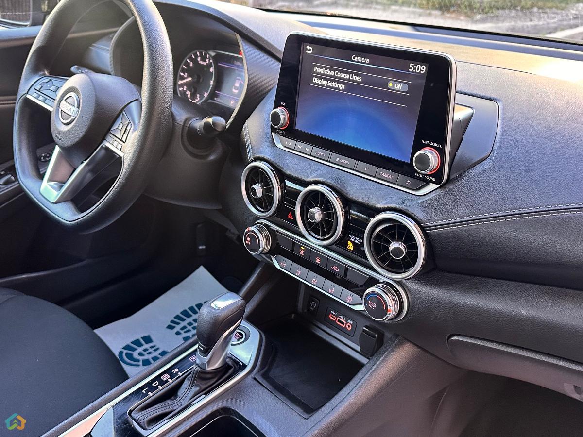 Nissan Sentra - image 13