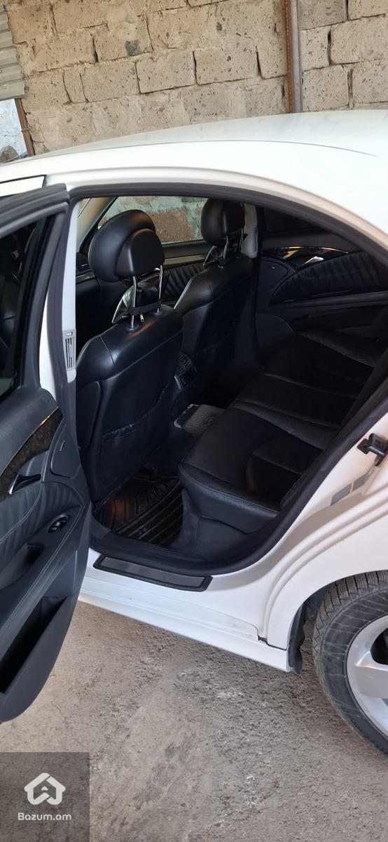 Mercedes-Benz e320 Avantgard Japan - image 7