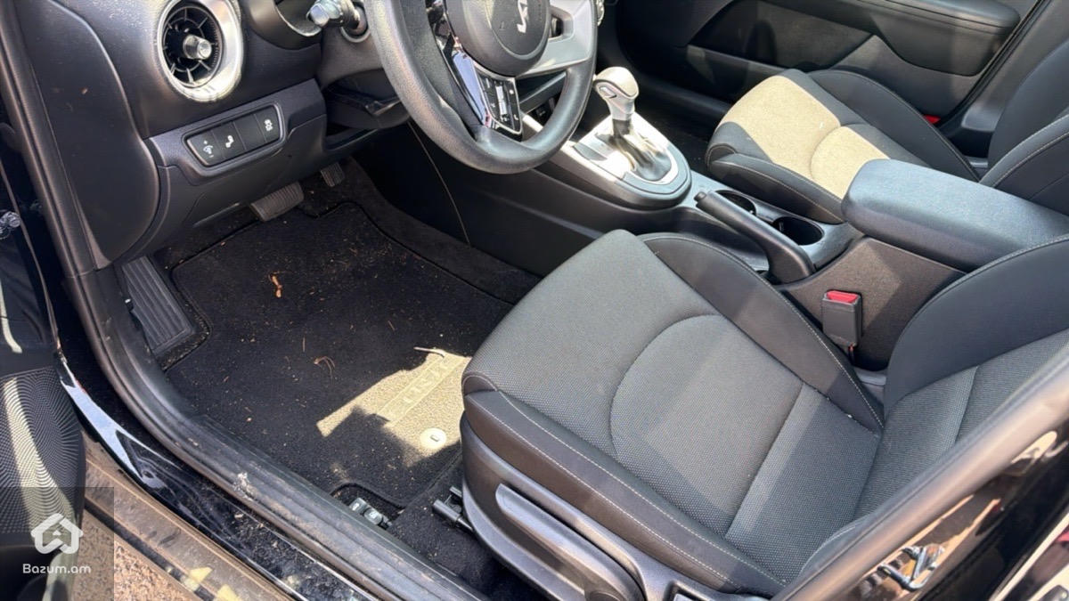 Kia Forte LXS - image 7