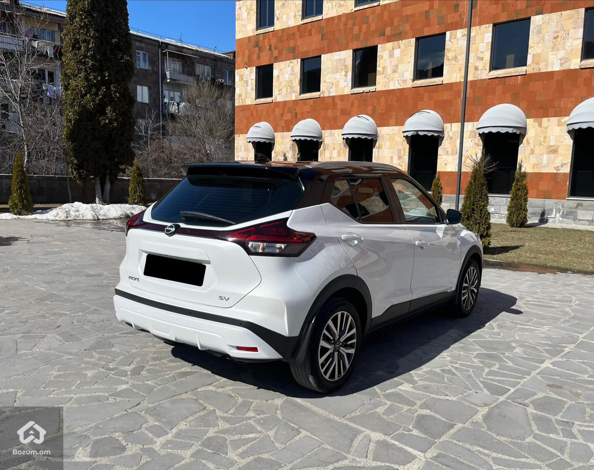 Nissan Kicks SV - image 7