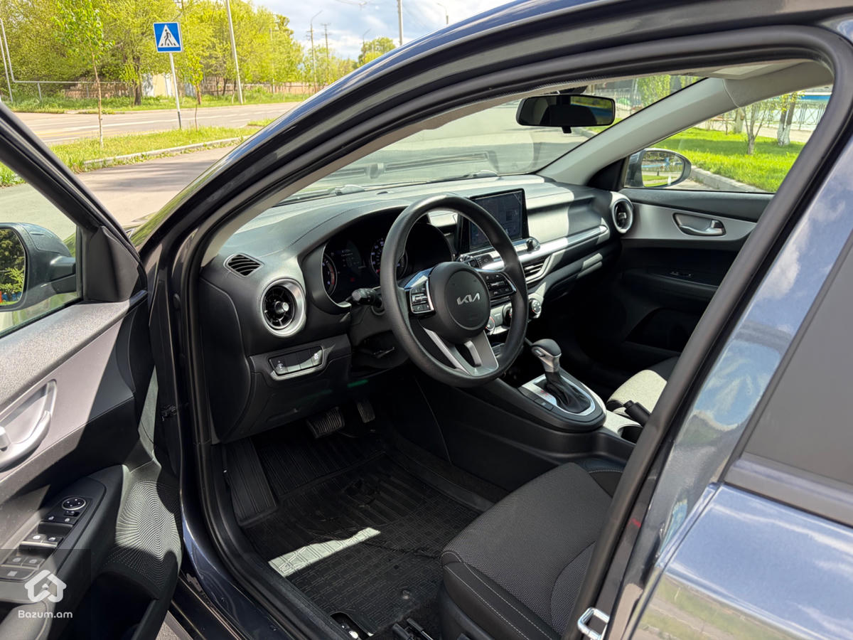 Kia Forte - image 5
