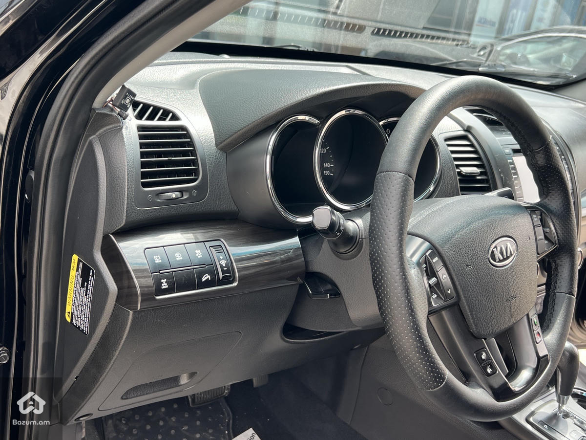 Kia Sorento 2011 - image 11