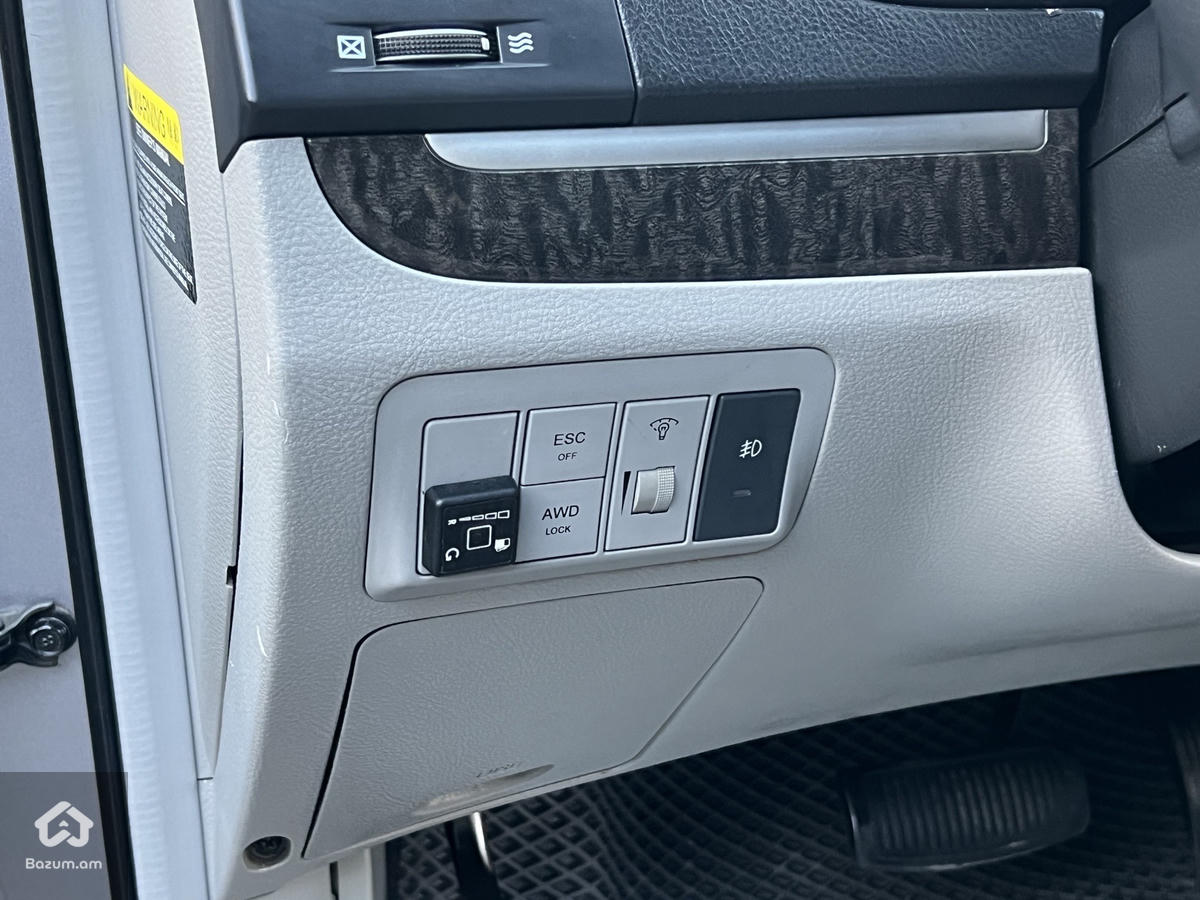 Hyundai SantaFe - image 12