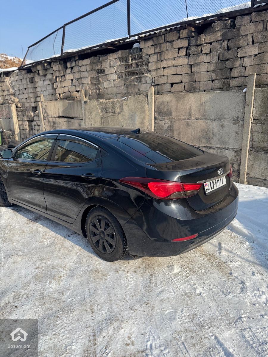 Hyundai Elantra - image 11