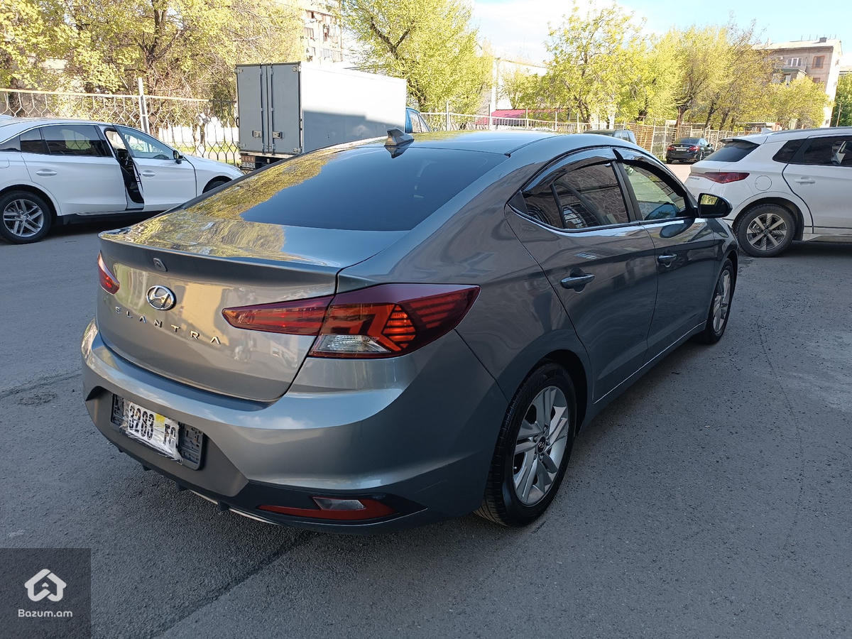HYUNDAI ELANTRA  - image 3