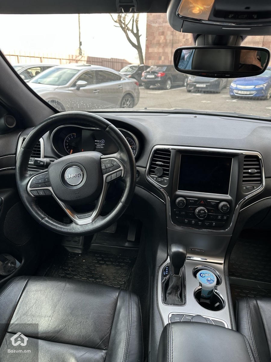 Jeep Grand Cherokee Limited - image 11