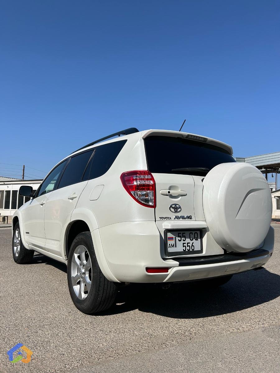 Toyota Rav4 - image 3