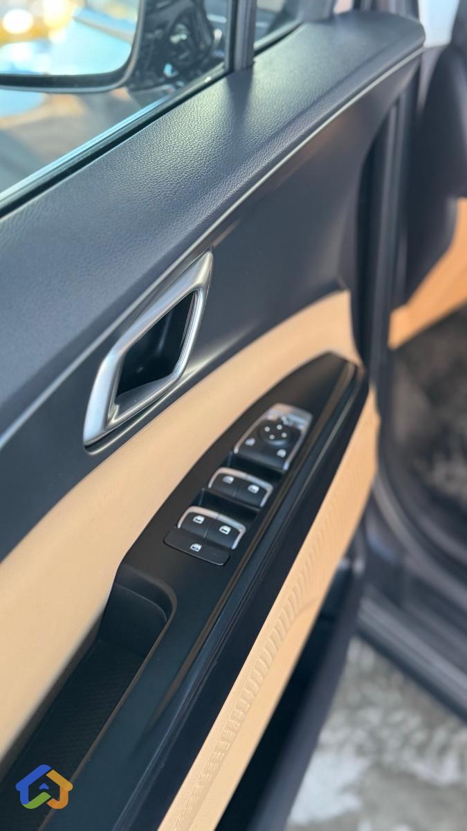 KIA CARNIVAL EX - image 12