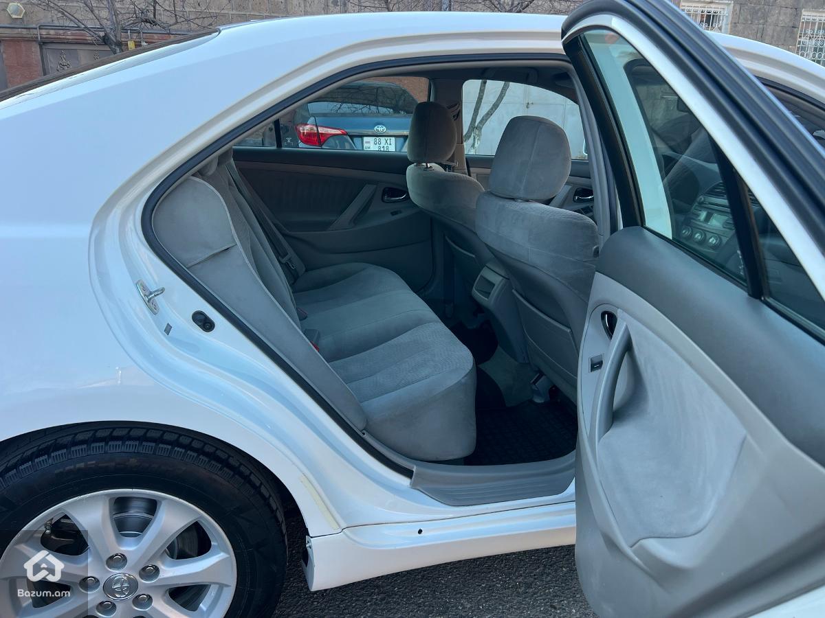 Toyota Camry V45 2010 - image 9