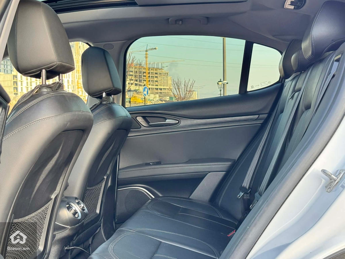 Alfa Romeo Stelvio - image 10