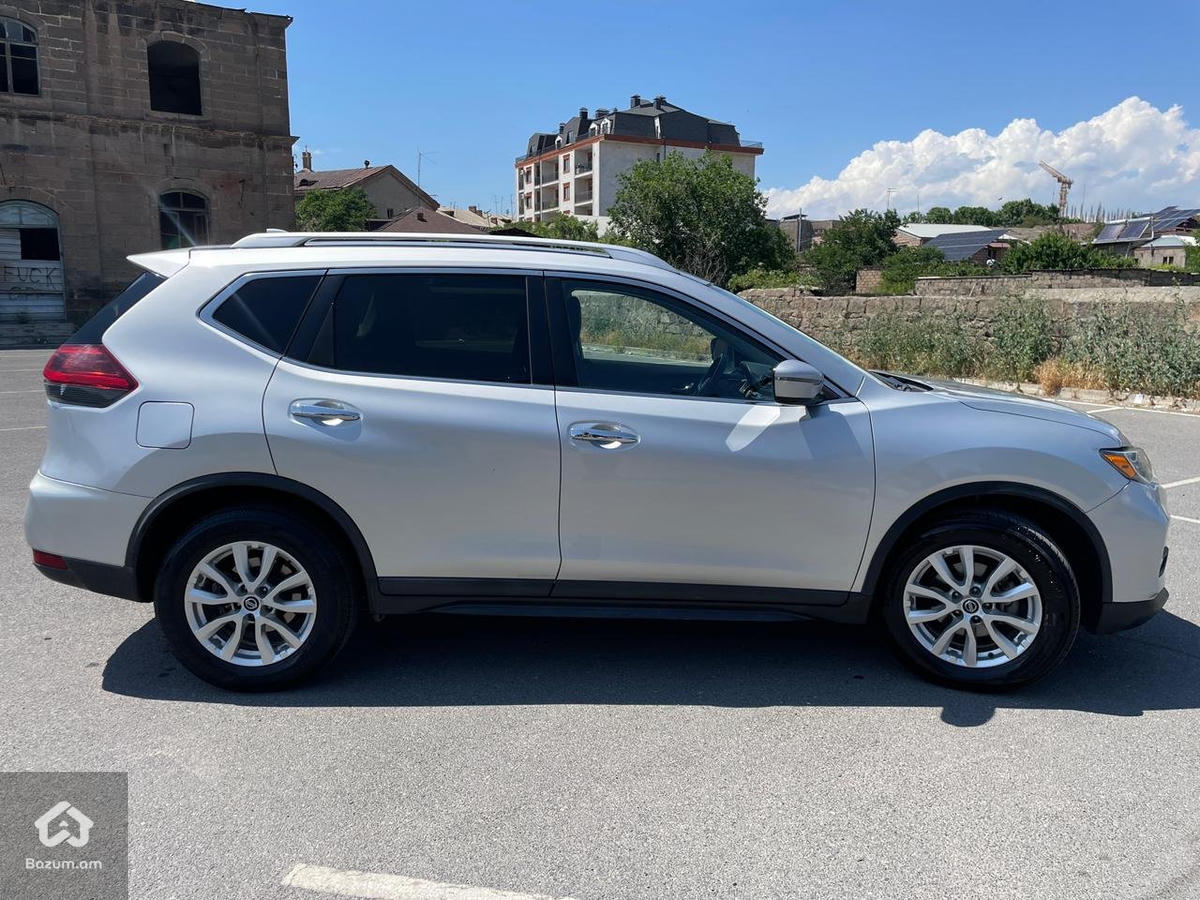 Nissan Rogue SV  - image 6