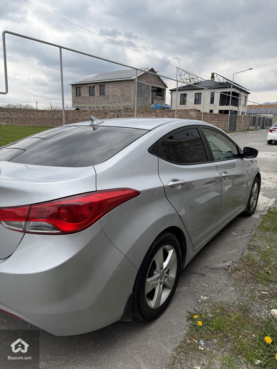 Hyundai Elantra 1,8 2011 - image 5