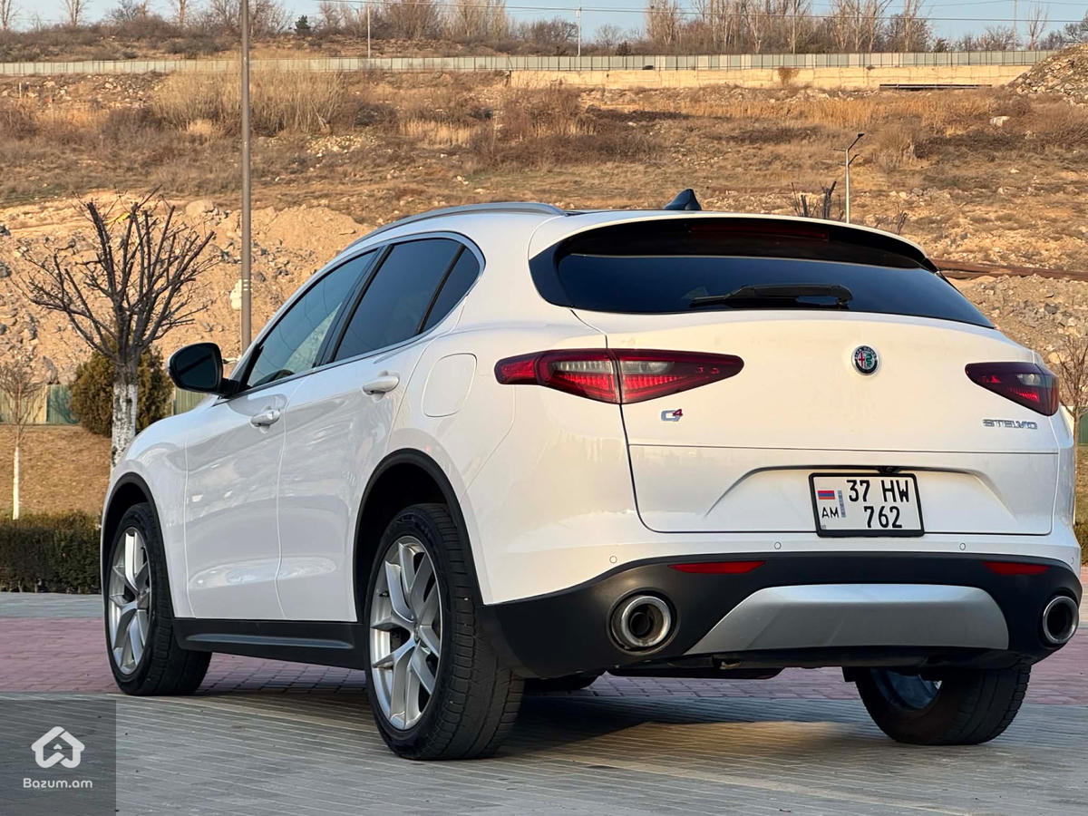 Alfa Romeo Stelvio - image 5