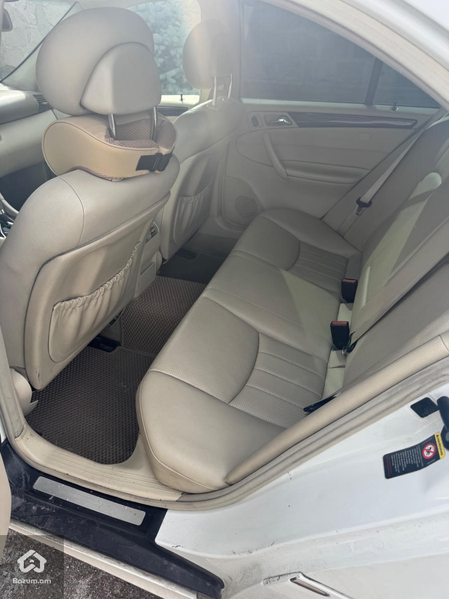 Mercedes Benz C240 - image 9