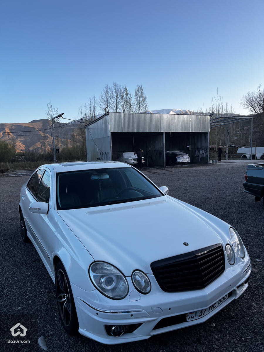 Mercedes Benz w211 - image 2