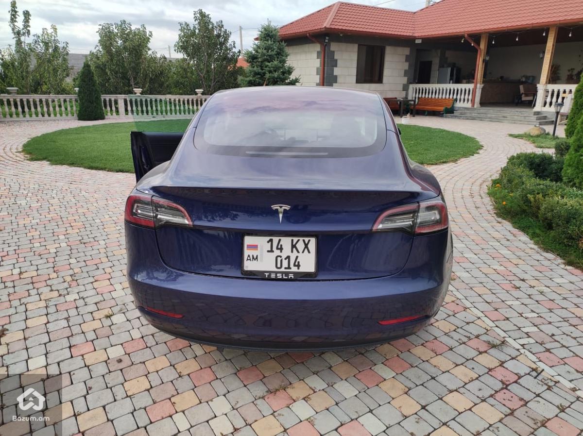 Tesla Model 3 - image 4