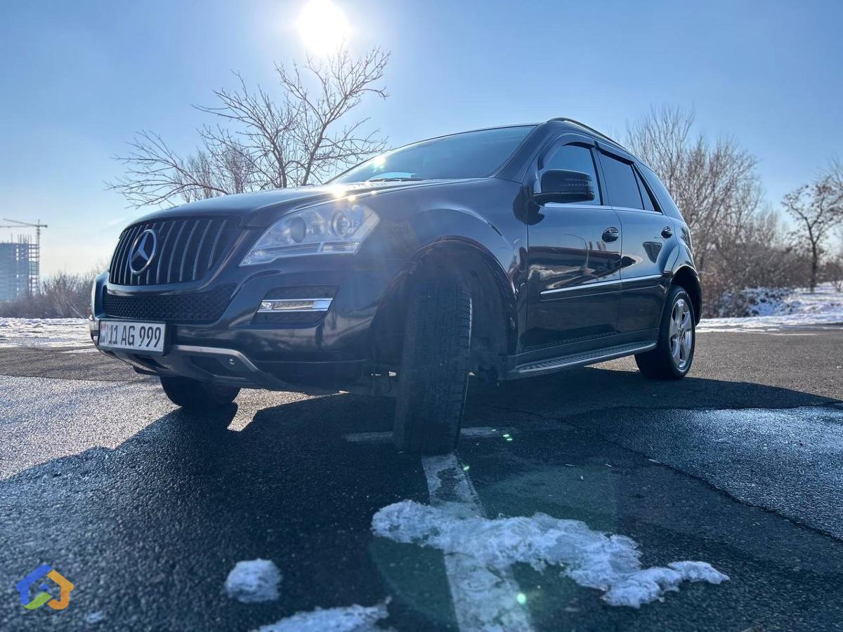 Mercedes benz - image 1