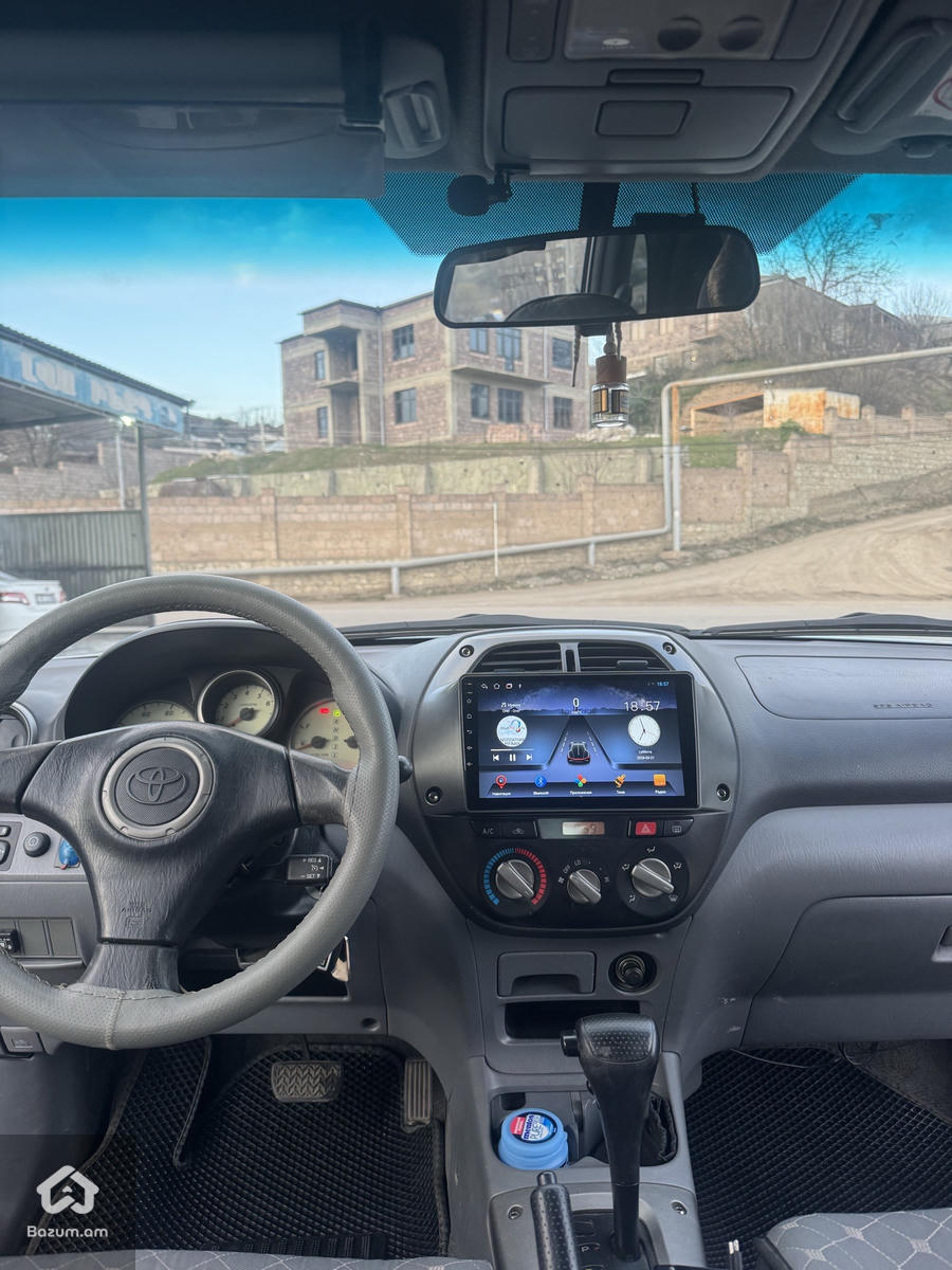 Toyota RAV4  - image 9