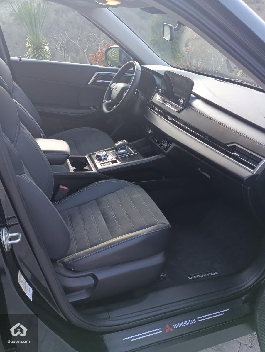 Mitsubishi Outlander SE - image 10