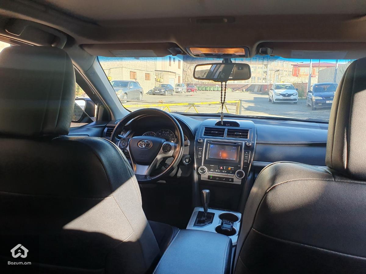 Toyota Camry 2012 SE - image 9