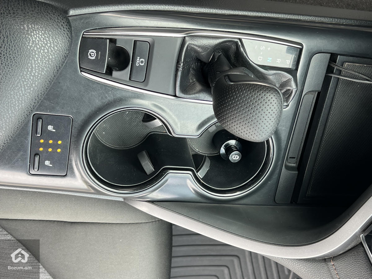 Toyota Camry 2018 Japan - image 8