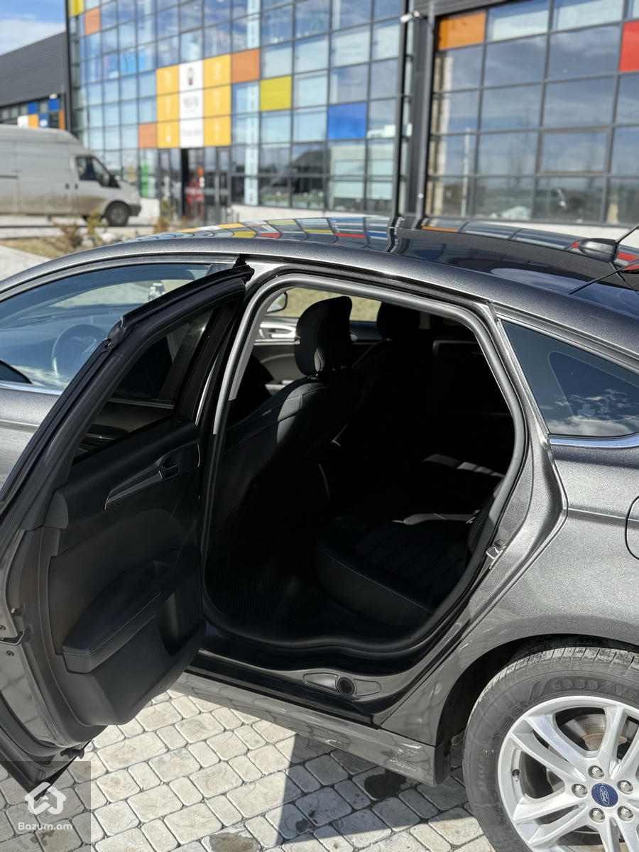 Ford Fusion - image 9