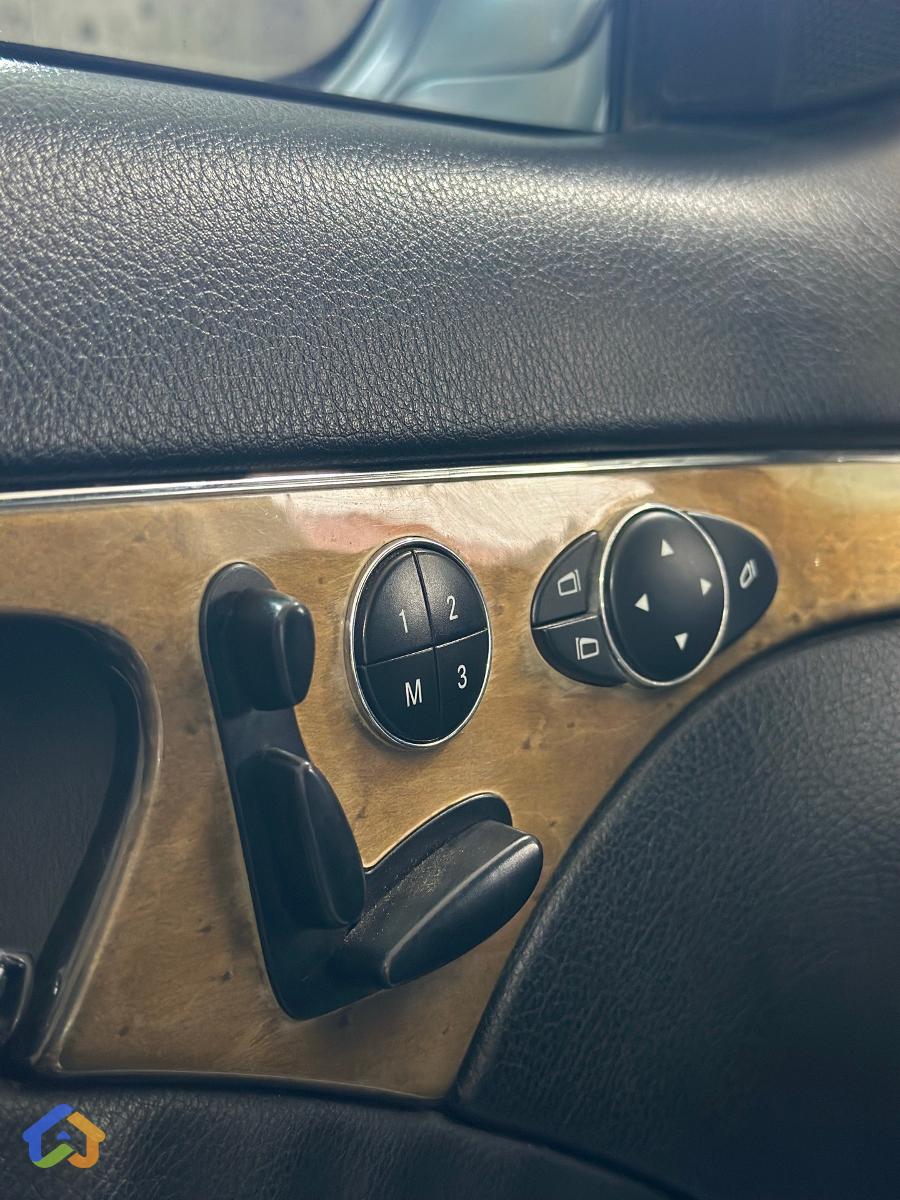 Mercedes E550  - image 9