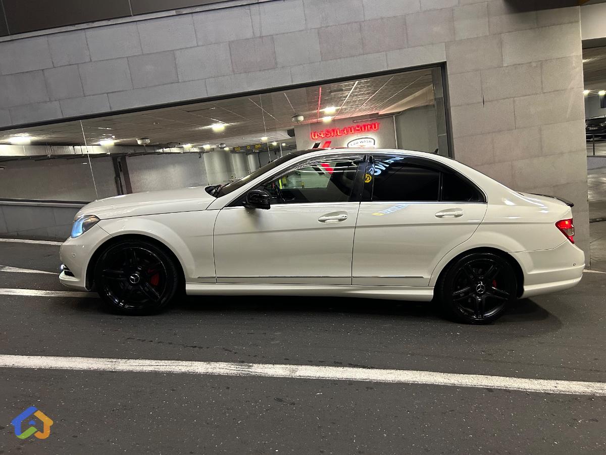 Mercedes Benz C300 - image 4