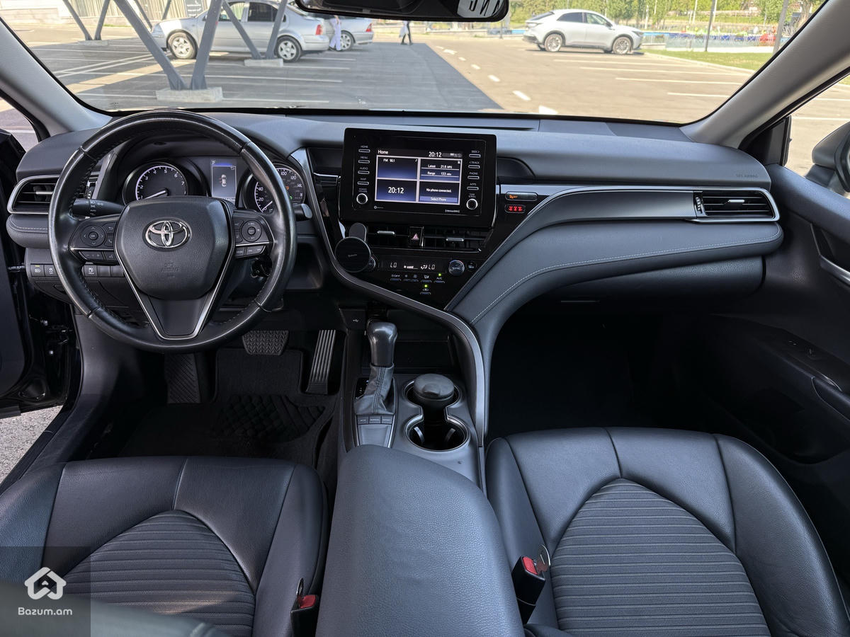 Toyota Camry - image 9