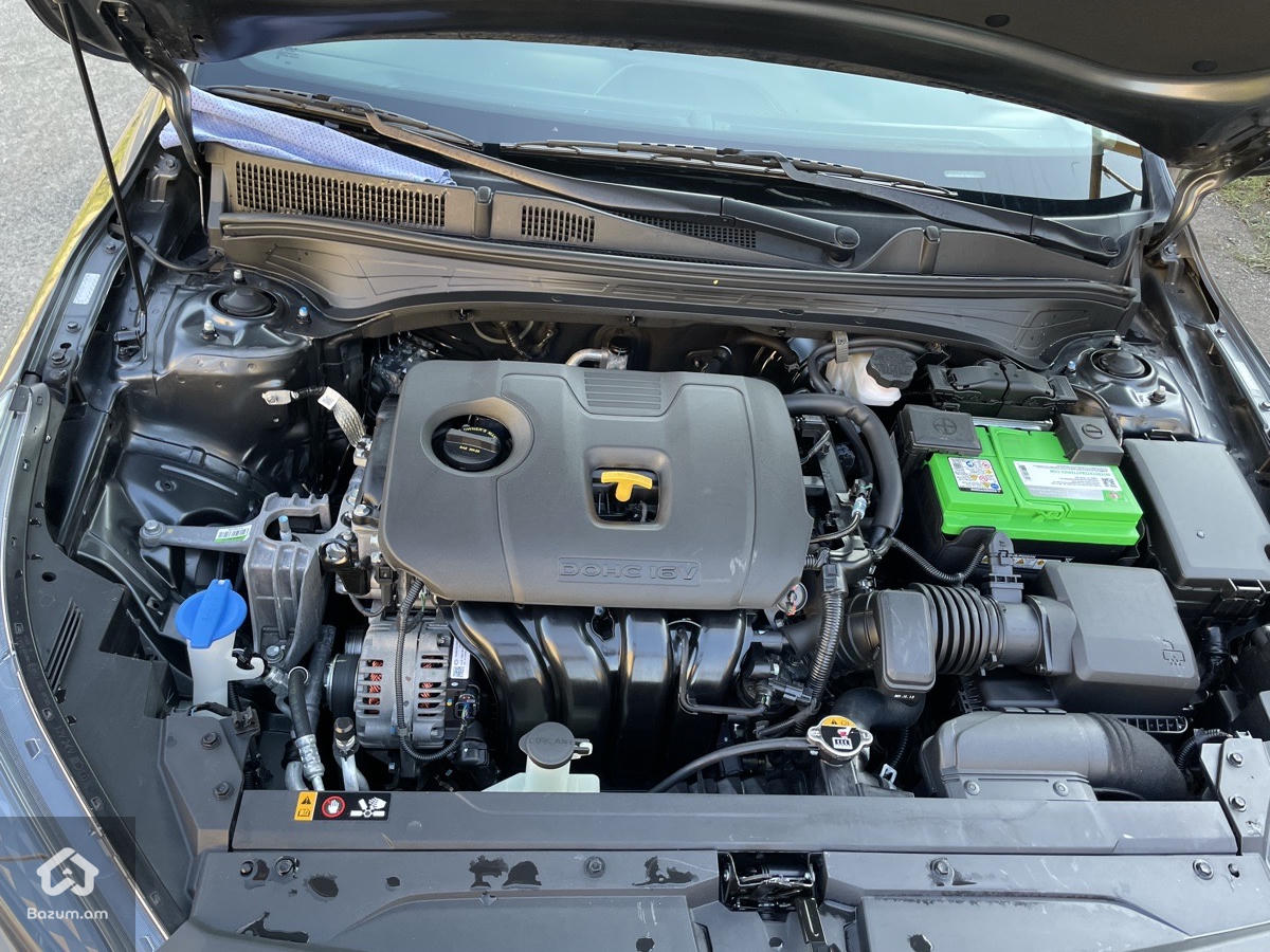 Kia Forte - image 10