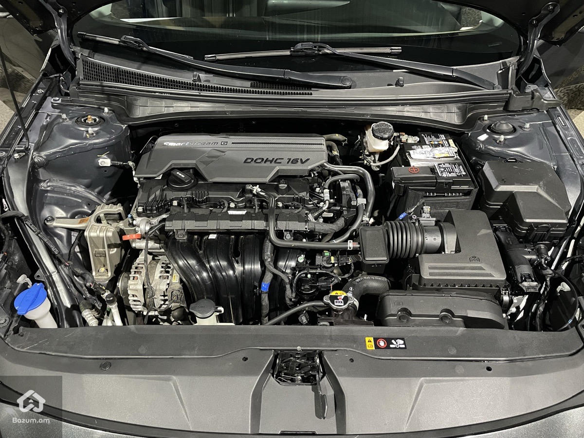 Hyundai Elantra  - image 6