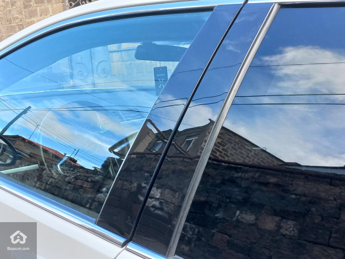 Toyota Camry - image 8