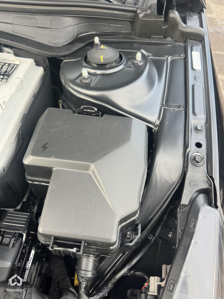 Elantra - image 26