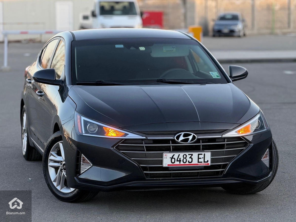 Hyundai Elantra - image 4