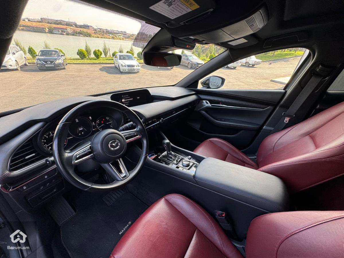 Mazda 3 Carbon Edition 2023 - image 4